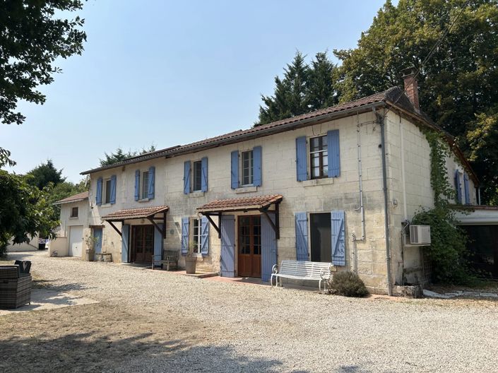 Image No.1-Maison de 6 chambres à vendre à Aubeterre-sur-Dronne