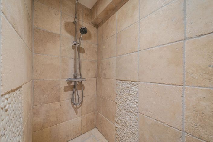 Image No.10-4 Bed House for sale