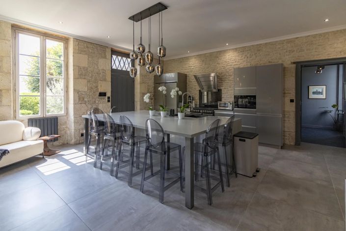 Image No.5-8 Bed House for sale