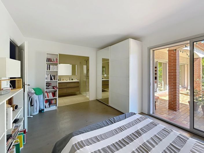 Image No.11-5 Bed House for sale
