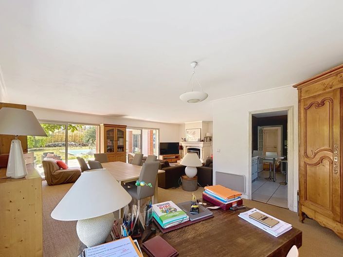 Image No.7-5 Bed House for sale