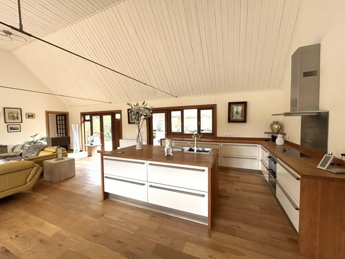 Image No.9-4 Bed House for sale