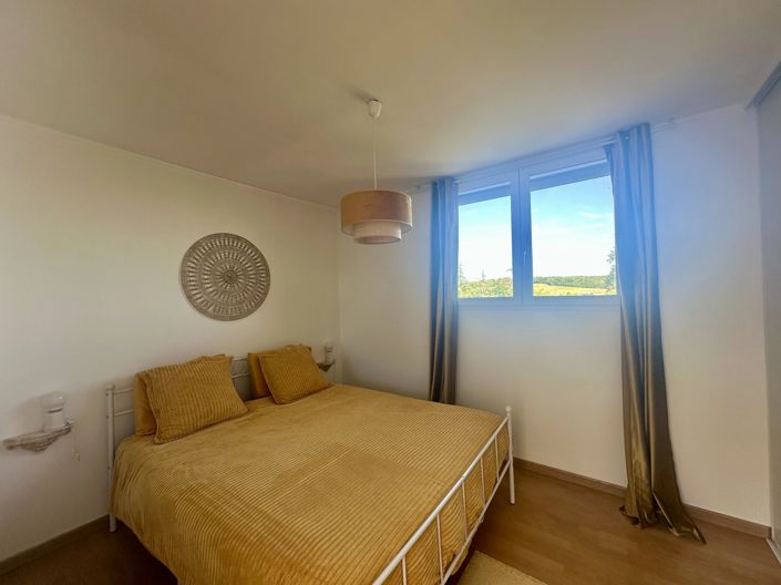 Image No.10-6 Bed House for sale