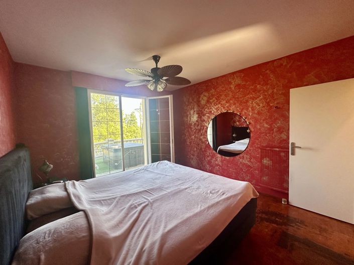 Image No.8-6 Bed House for sale