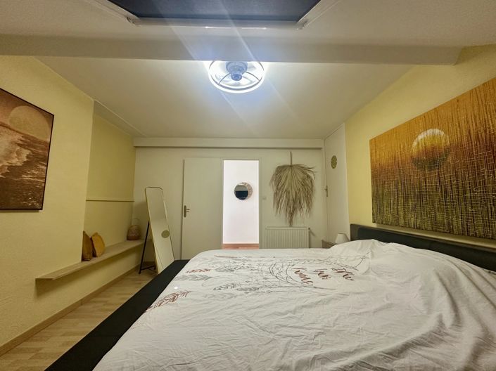 Image No.9-6 Bed House for sale