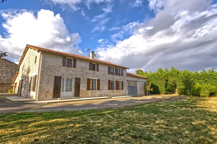 Image No.1-Ferme de 4 chambres à vendre à Villefagnan