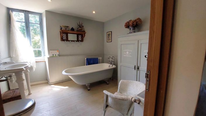 Image No.7-7 Bed House for sale