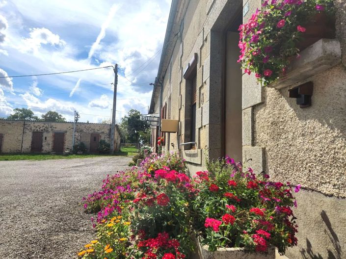 Image No.10-1 Bed House for sale