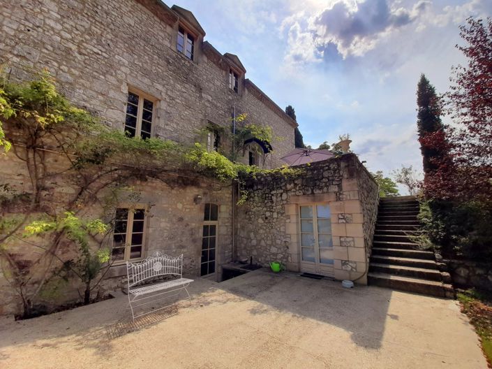 Image No.1-8 Bed House for sale