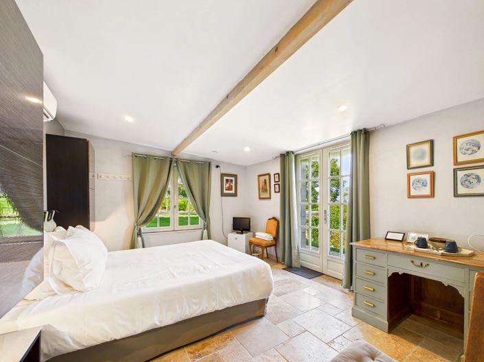Image No.4-8 Bed House for sale