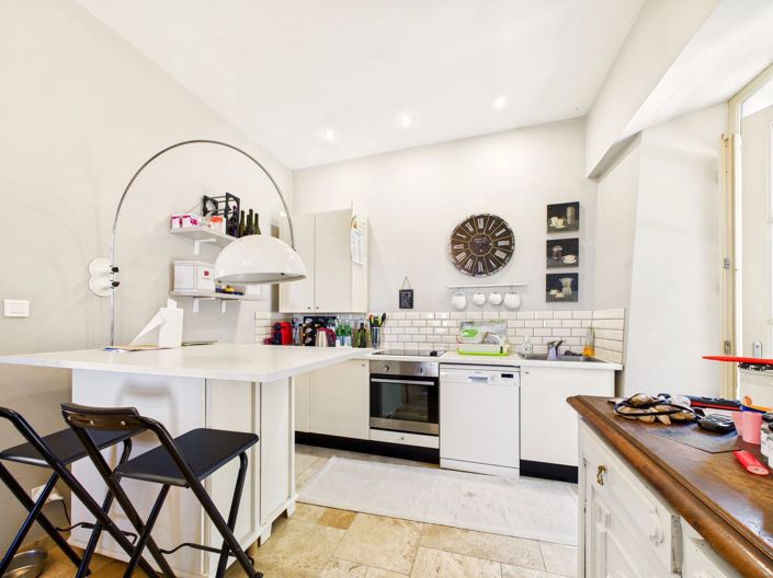 Image No.8-8 Bed House for sale