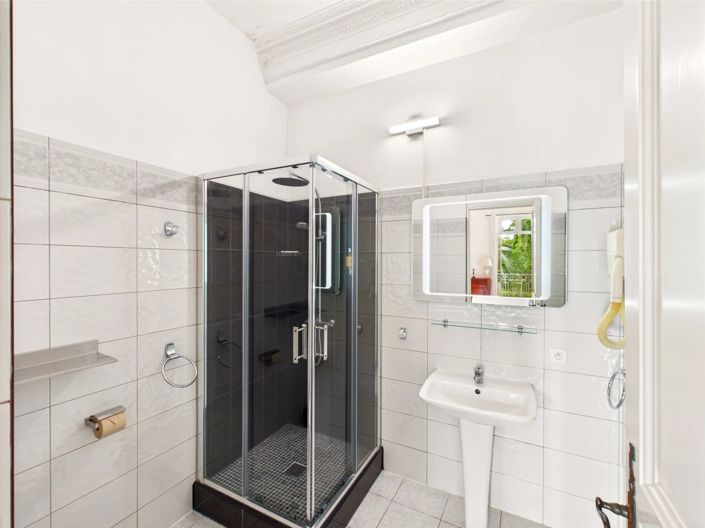 Image No.10-11 Bed House for sale