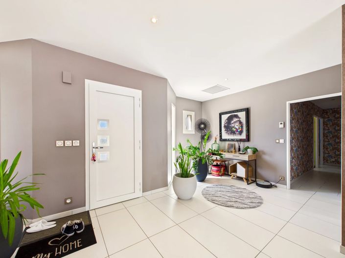 Image No.12-4 Bed House for sale