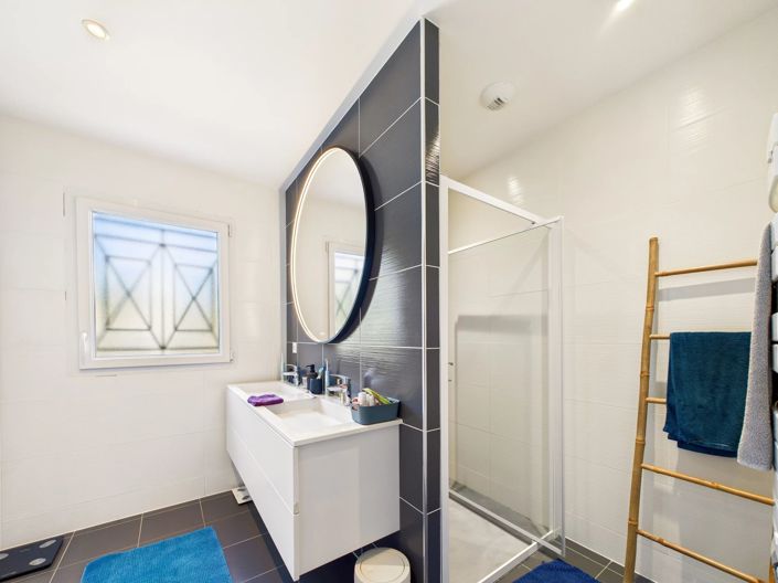 Image No.8-4 Bed House for sale