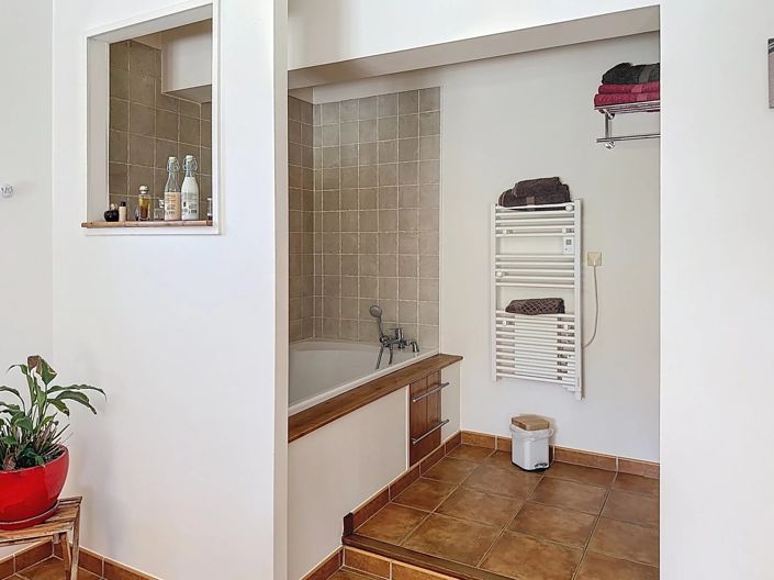 Image No.11-8 Bed House for sale