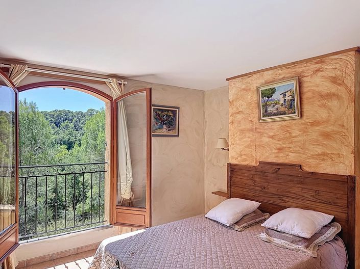 Image No.12-8 Bed House for sale