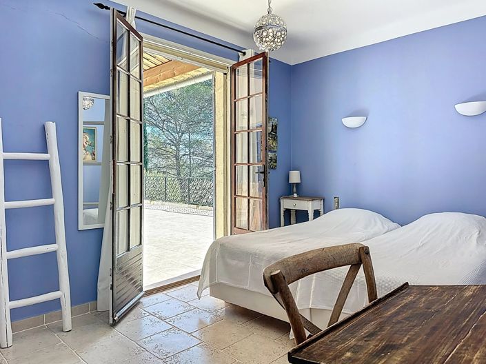 Image No.12-6 Bed House for sale