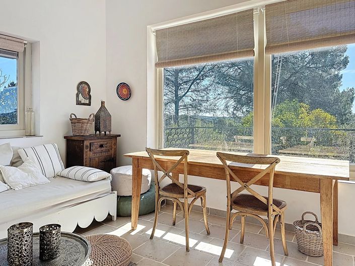 Image No.8-6 Bed House for sale