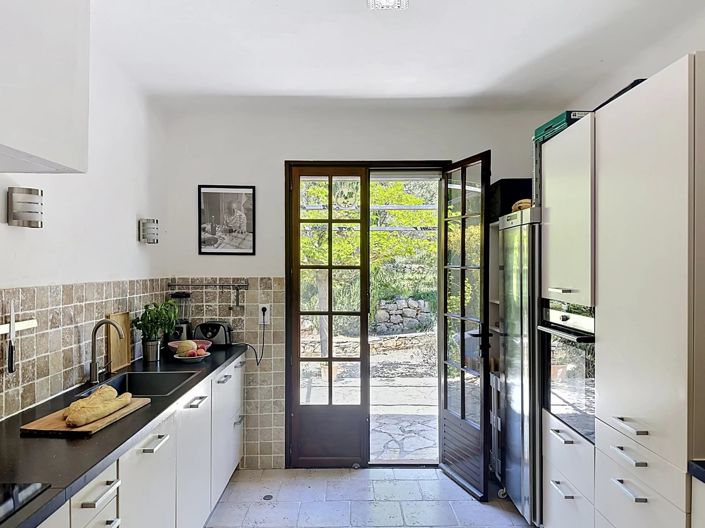 Image No.7-6 Bed House for sale