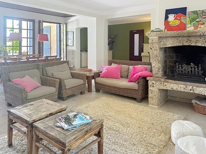 Image No.6-6 Bed House for sale