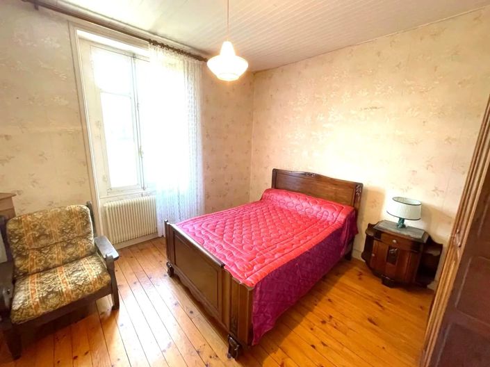 Image No.8-6 Bed House for sale