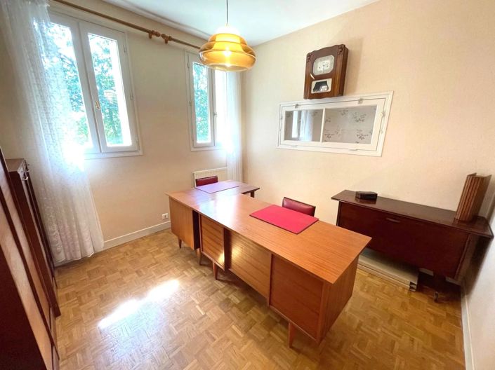 Image No.9-6 Bed House for sale