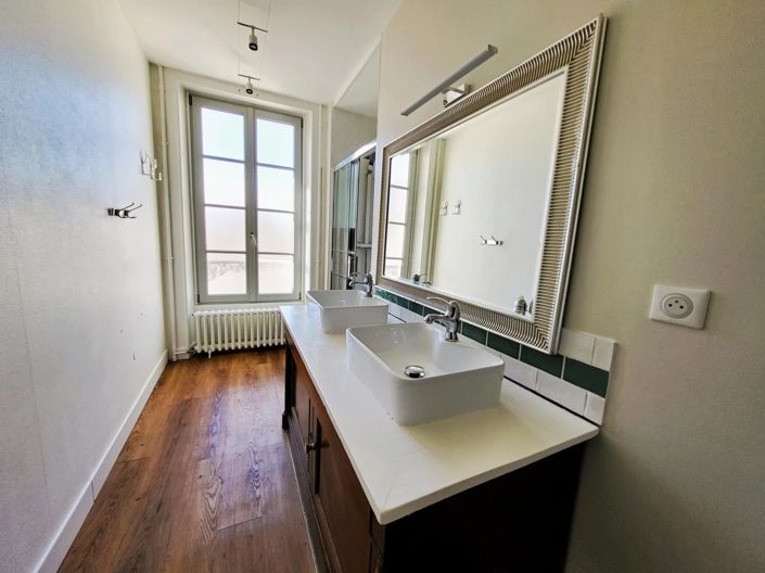 Image No.8-5 Bed House for sale