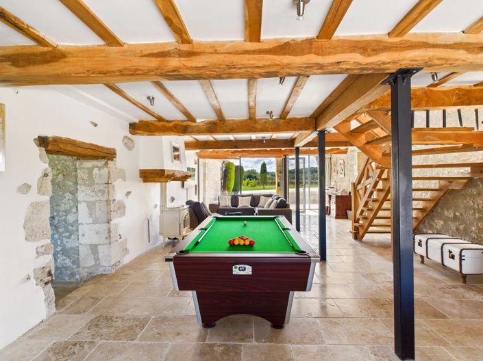 Image No.8-8 Bed House for sale