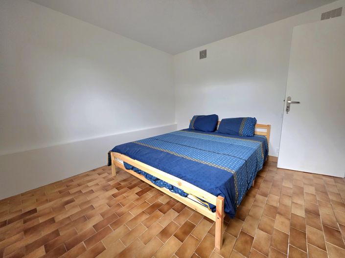 Image No.8-7 Bed House for sale