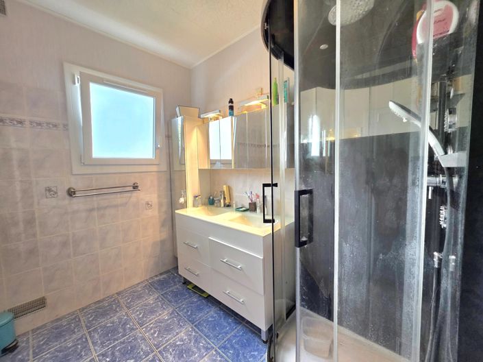 Image No.9-7 Bed House for sale