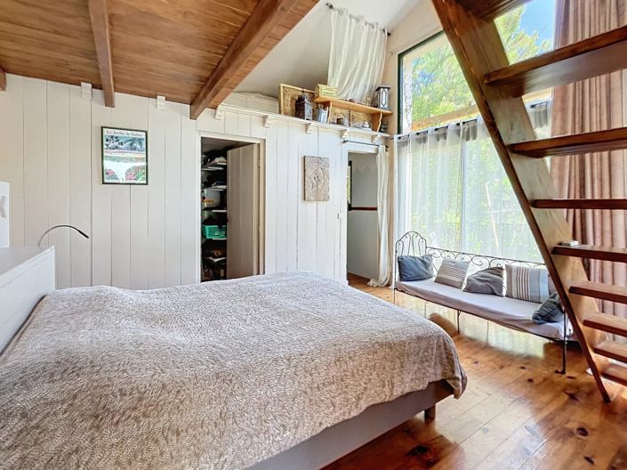 Image No.8-5 Bed House for sale