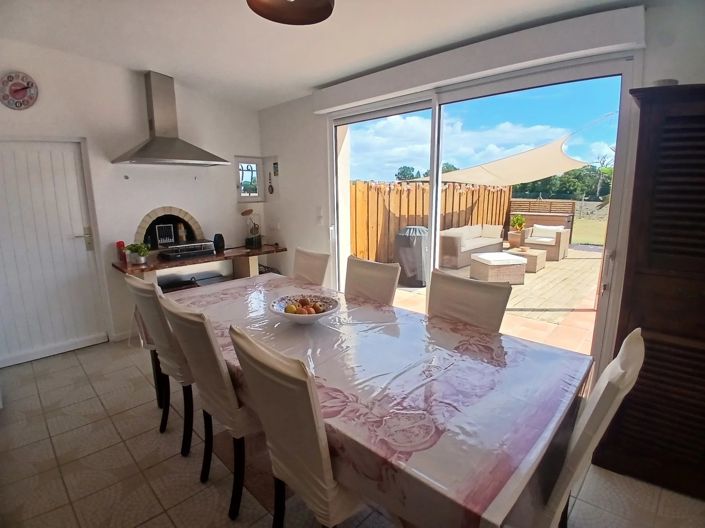 Image No.6-6 Bed House for sale