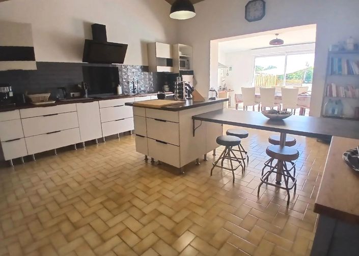 Image No.4-6 Bed House for sale