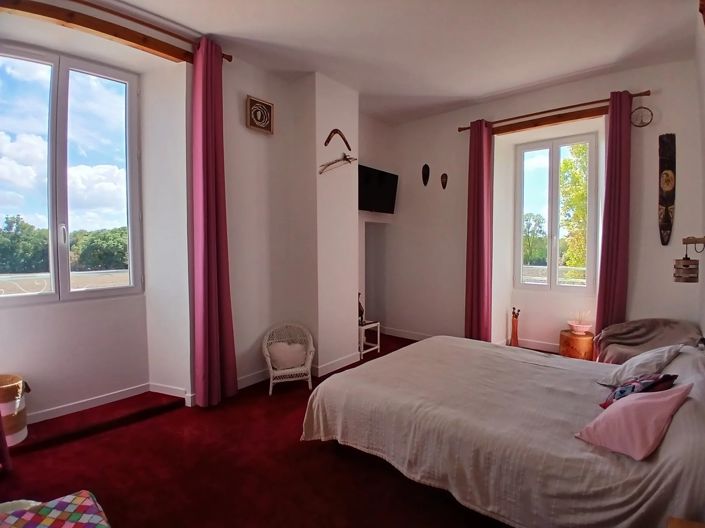 Image No.9-6 Bed House for sale