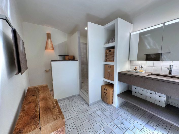 Image No.10-3 Bed House for sale