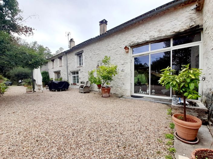 Image No.1-4 Bed Farmhouse for sale