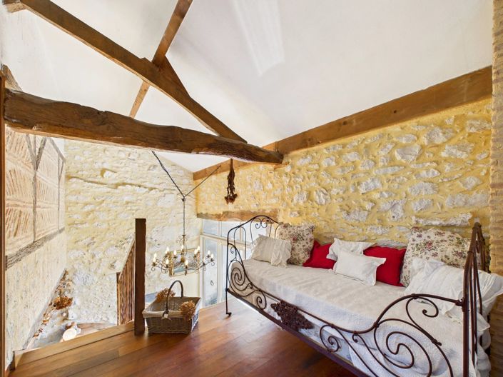 Image No.12-4 Bed Farmhouse for sale