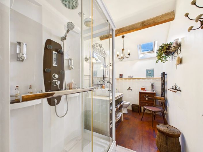 Image No.14-4 Bed Farmhouse for sale