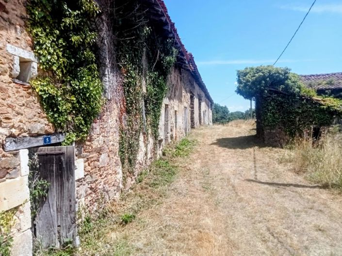 Image No.7-Ferme de 2 chambres à vendre à Mouzon