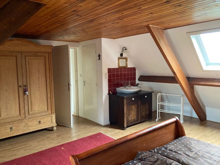 Image No.8-5 Bed House for sale