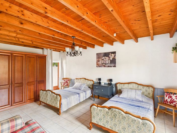 Image No.5-7 Bed Village House for sale