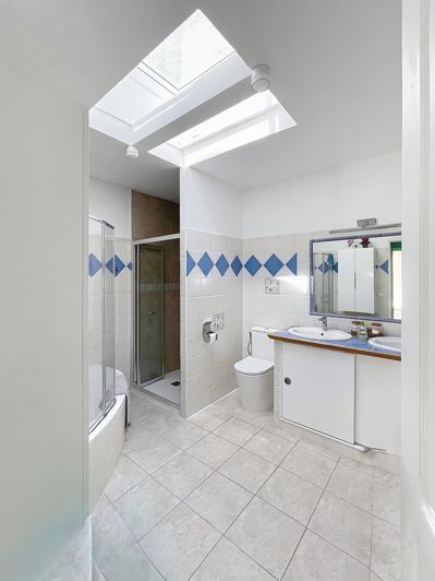 Image No.10-4 Bed House for sale