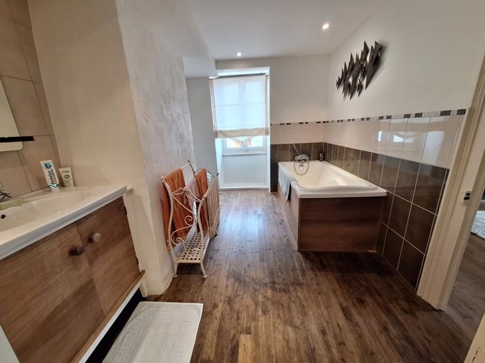 Image No.11-Maison de 4 chambres à vendre à Charroux