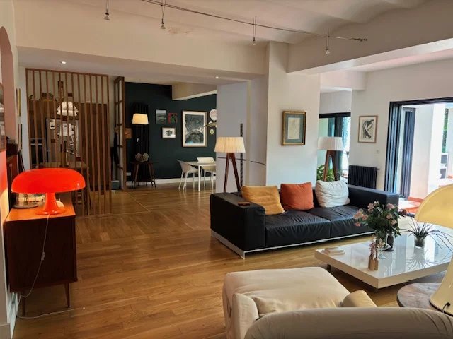 Image No.6-5 Bed House for sale