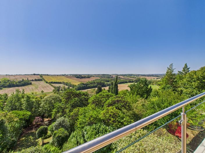 Image No.1-5 Bed House for sale