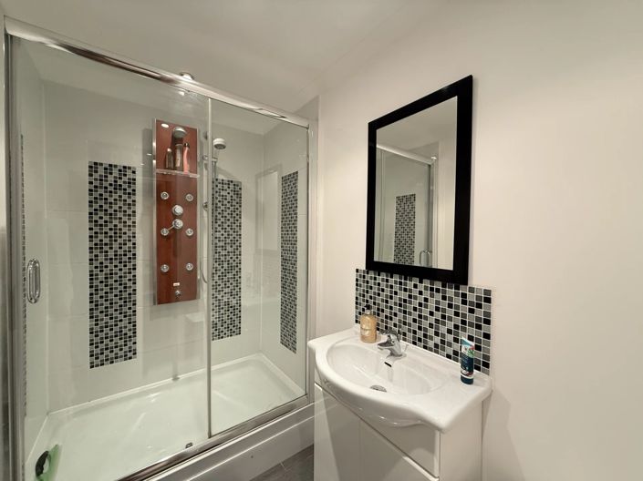 Image No.5-2 Bed House for sale