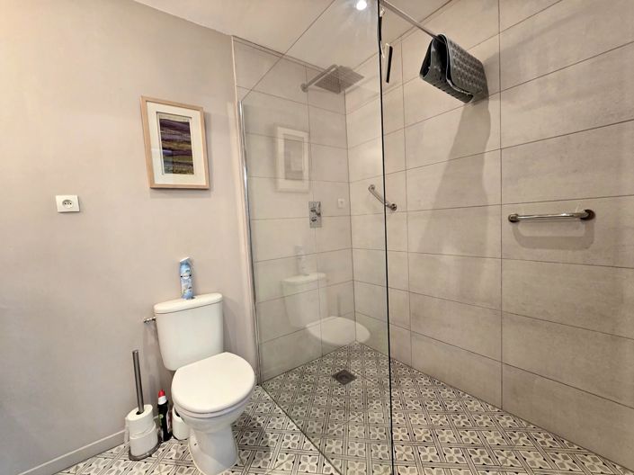 Image No.10-6 Bed House for sale