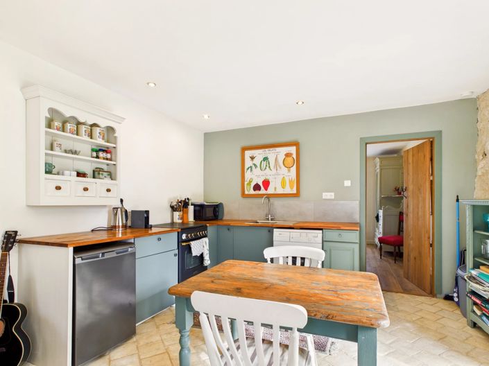 Image No.8-6 Bed House for sale