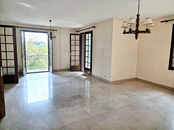 Image No.6-5 Bed House for sale