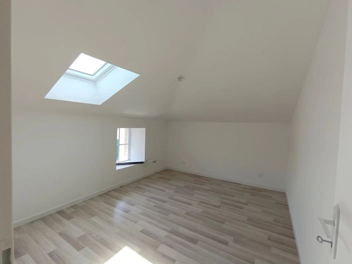 Image No.6-5 Bed Village House for sale